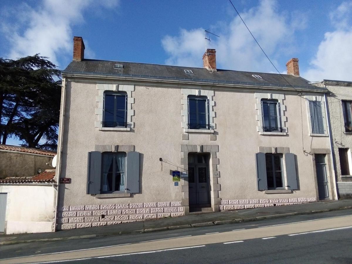 Les Cedres Bed and Breakfast Montaigu-Vendee Eksteriør billede