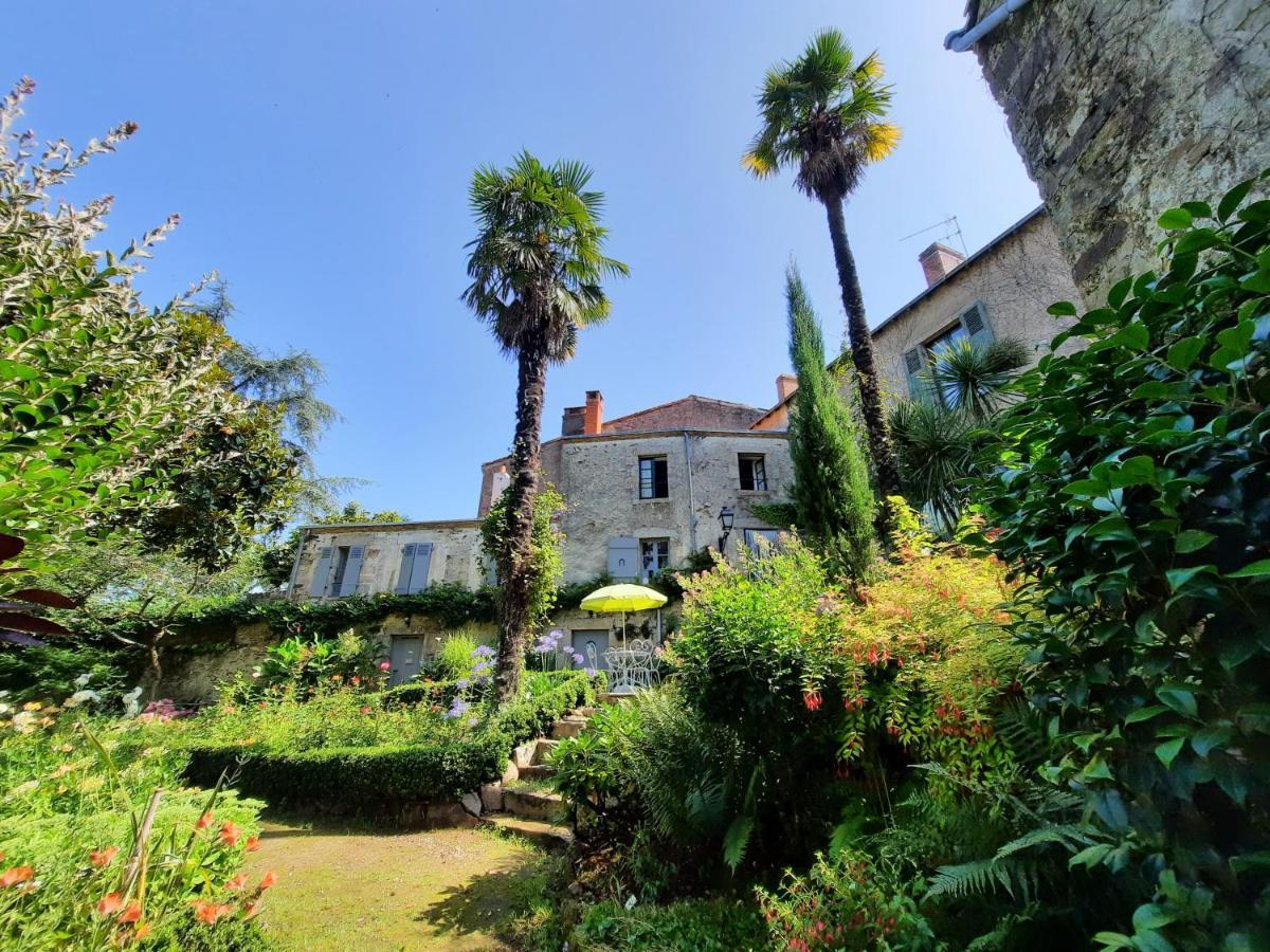 Les Cedres Bed and Breakfast Montaigu-Vendee Eksteriør billede
